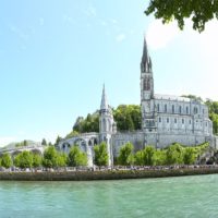 Lieu Saint de Lourdes : Un Sanctuaire Énergétique de Guérison