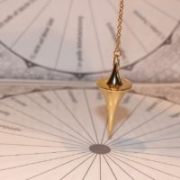 Le Pendule de Radiesthésie : Outil de Mesure Géobiologique